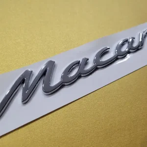 Ekspresowa dostawa Emblemat napis do Porsche Macan kolor Silver