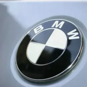 BMW EMBLEMAT Znaczek przód tył CZARNY KOMPLET 82mm +74mm E46 E60 F10 X3 X5 Promocja