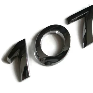 EMBLEMAT NAPIS ZNACZEK LITERKI 107 PEUGEOT oryginalny 75x26mm Oryginalny