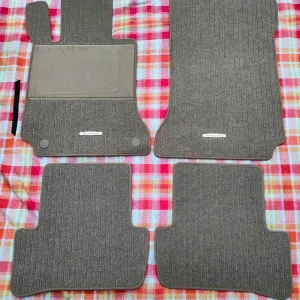 Ekspresowa dostawa Oryginalne dywaniki rypsowe Mercedes-Benz W204 S204