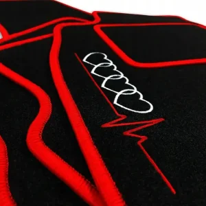 Nowość DYWANIKI WELUROWE DO AUDI Q7 I (2005-2015) CZARNE + HAFT