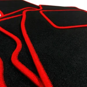 DYWANIKI WYCIERACZKI CZARNE TOYOTA AYGO I (2005 - 2014) CZERWONA OBWÓDKA Najlepsza cena